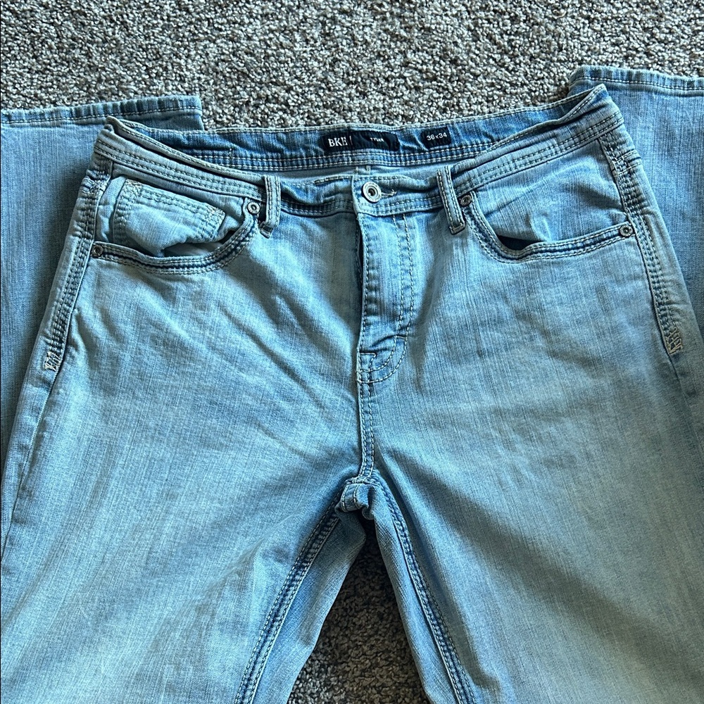 BKE Men's Relaxed Fit Light Blue Jeans